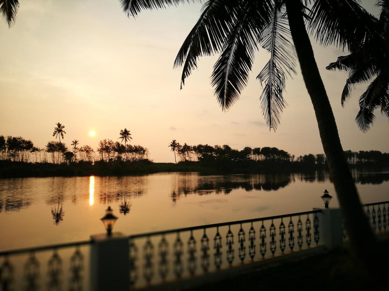 Voye Homes Majestic Retreat Resort Varkala Paravūr Dış mekan fotoğraf